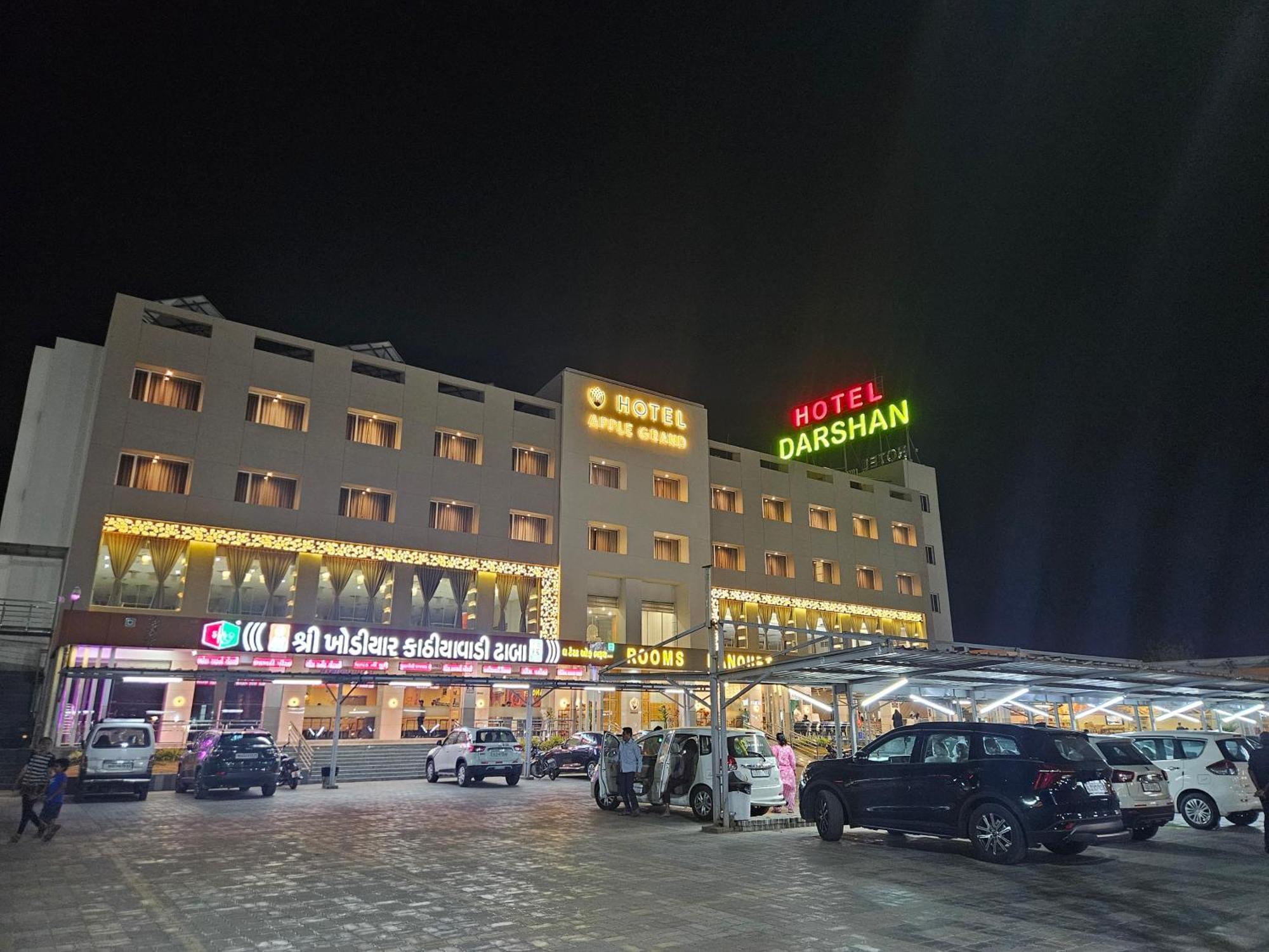 Hotel Grand Darshan فَدودارا المظهر الخارجي الصورة