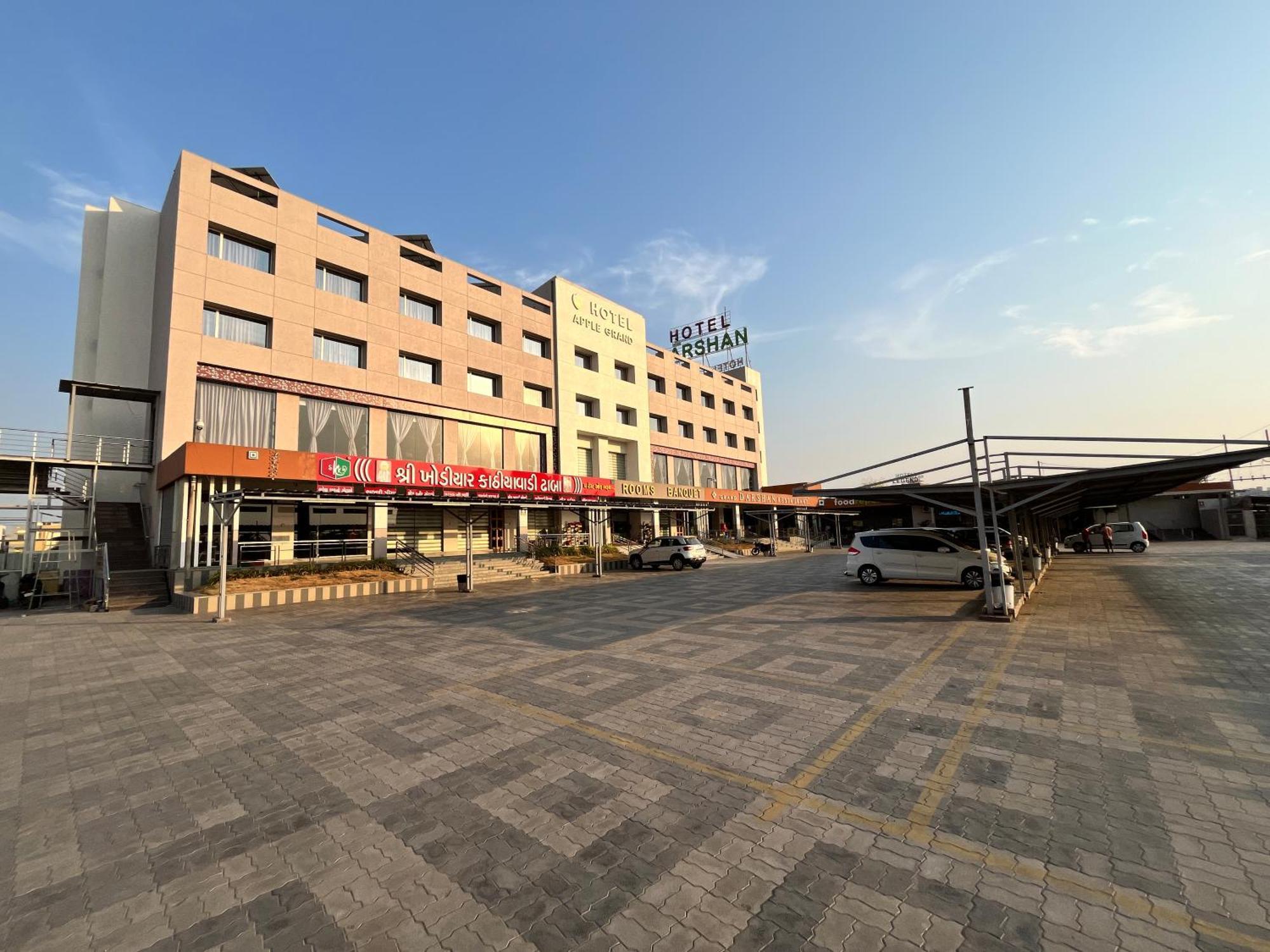 Hotel Grand Darshan فَدودارا المظهر الخارجي الصورة