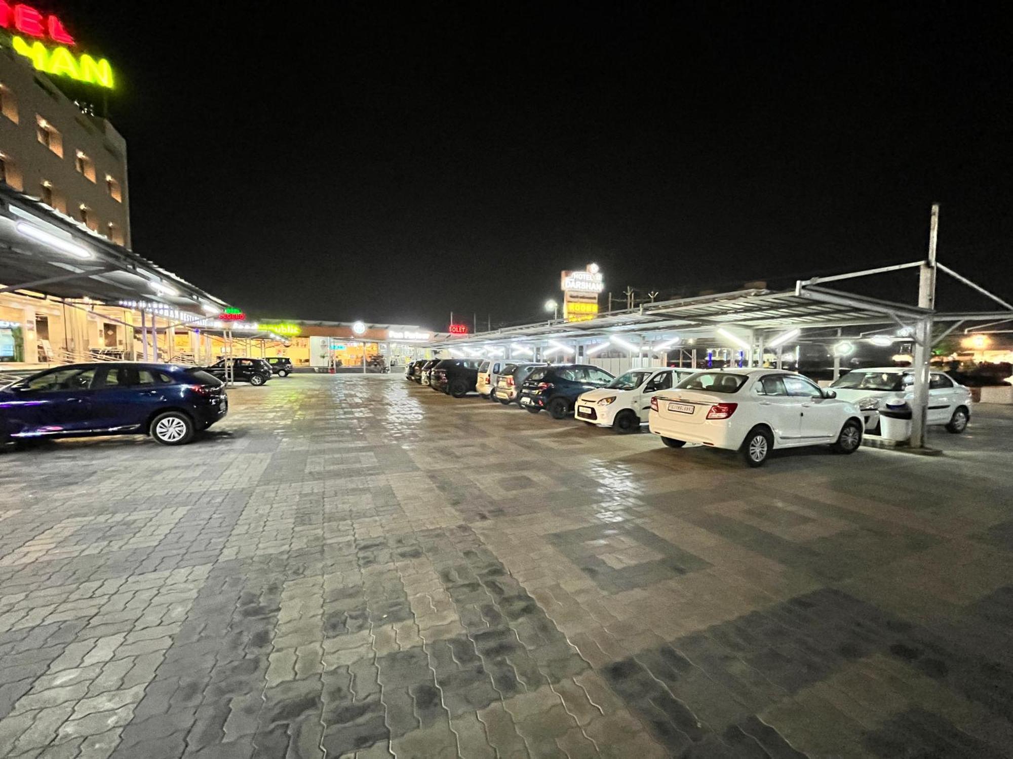 Hotel Grand Darshan فَدودارا المظهر الخارجي الصورة
