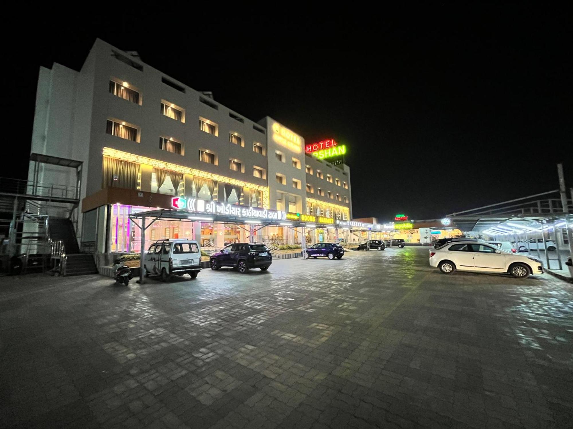 Hotel Grand Darshan فَدودارا المظهر الخارجي الصورة