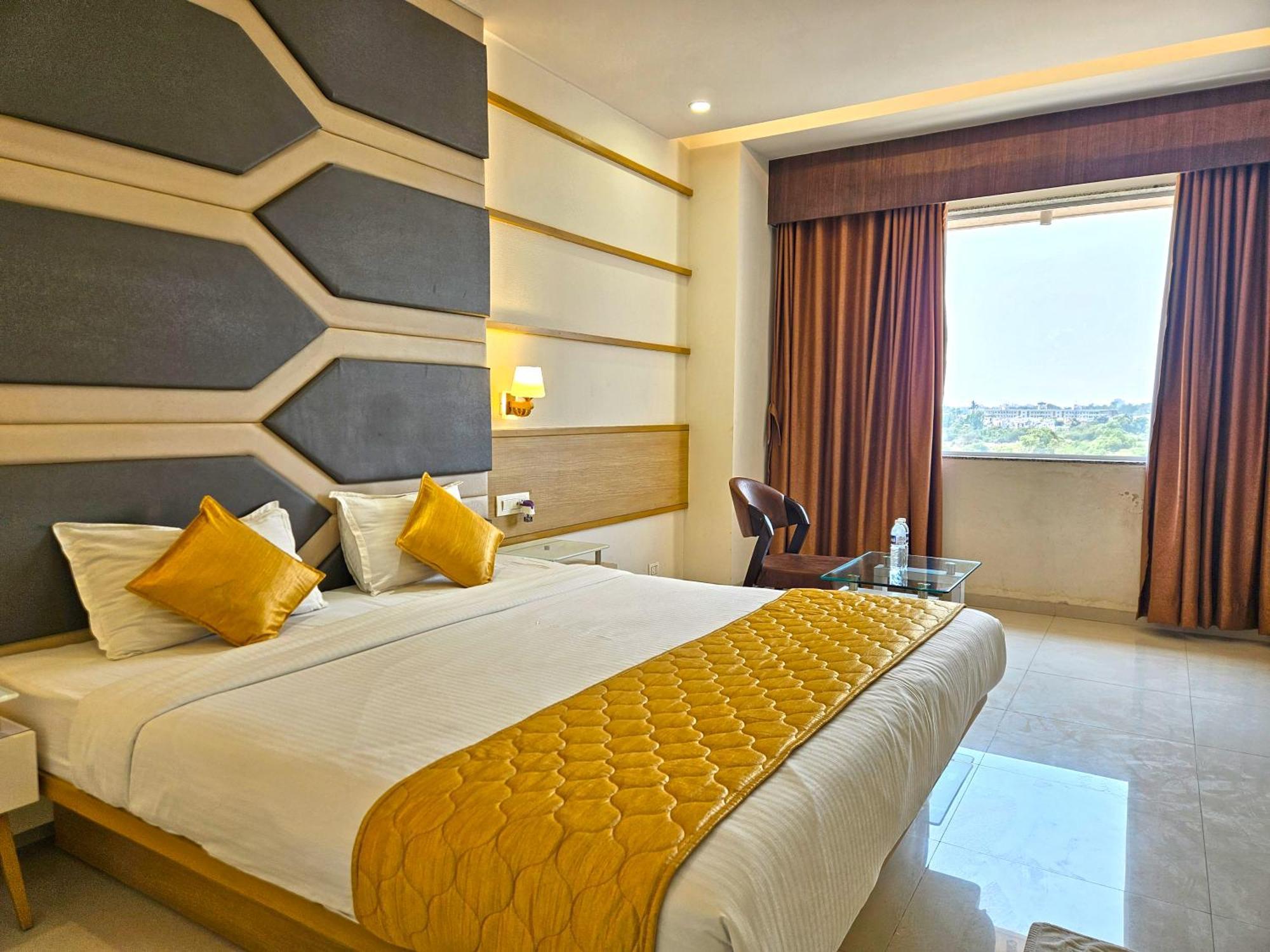 Hotel Grand Darshan فَدودارا المظهر الخارجي الصورة