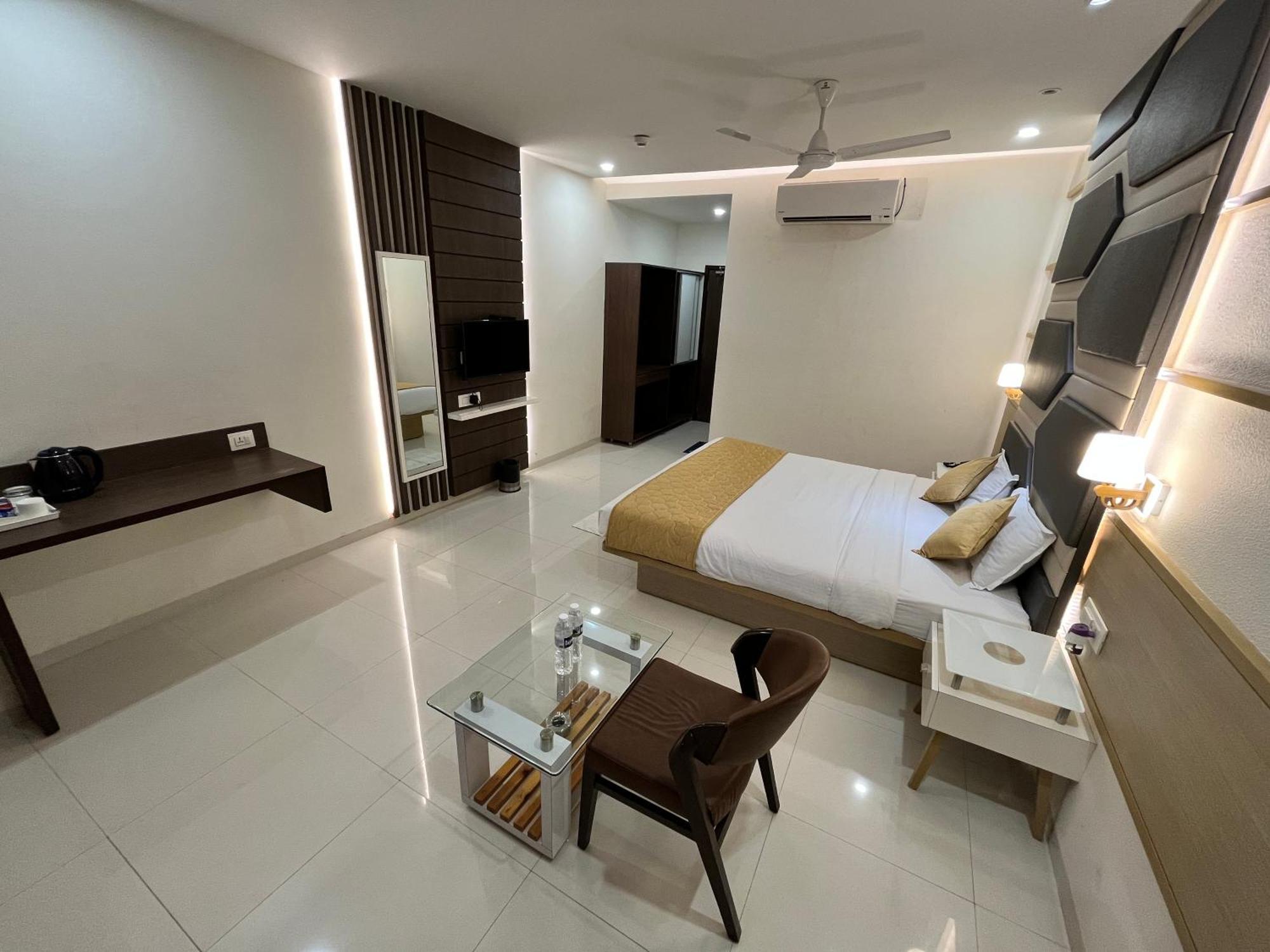 Hotel Grand Darshan فَدودارا المظهر الخارجي الصورة