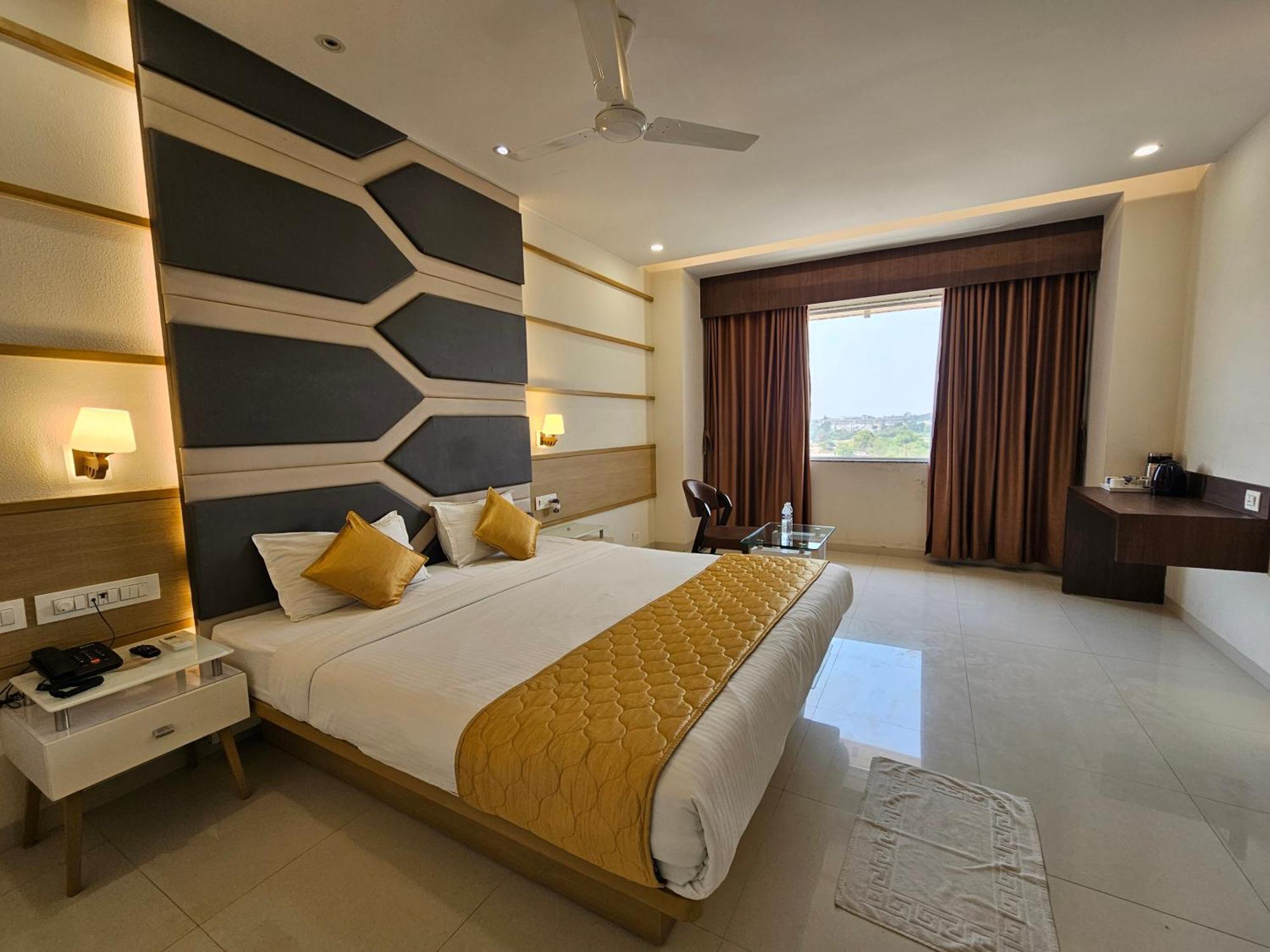 Hotel Grand Darshan فَدودارا المظهر الخارجي الصورة