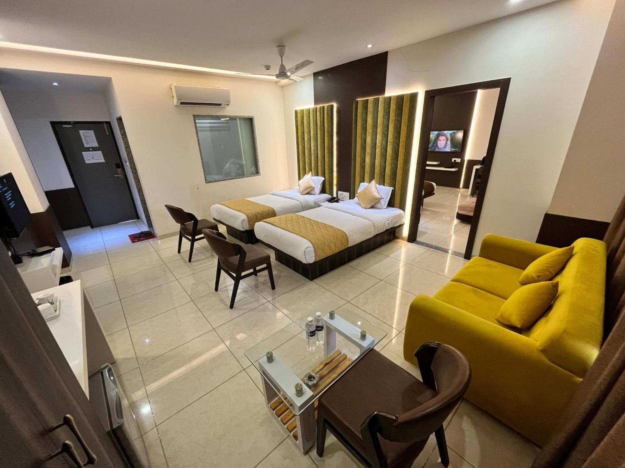 Hotel Grand Darshan فَدودارا المظهر الخارجي الصورة