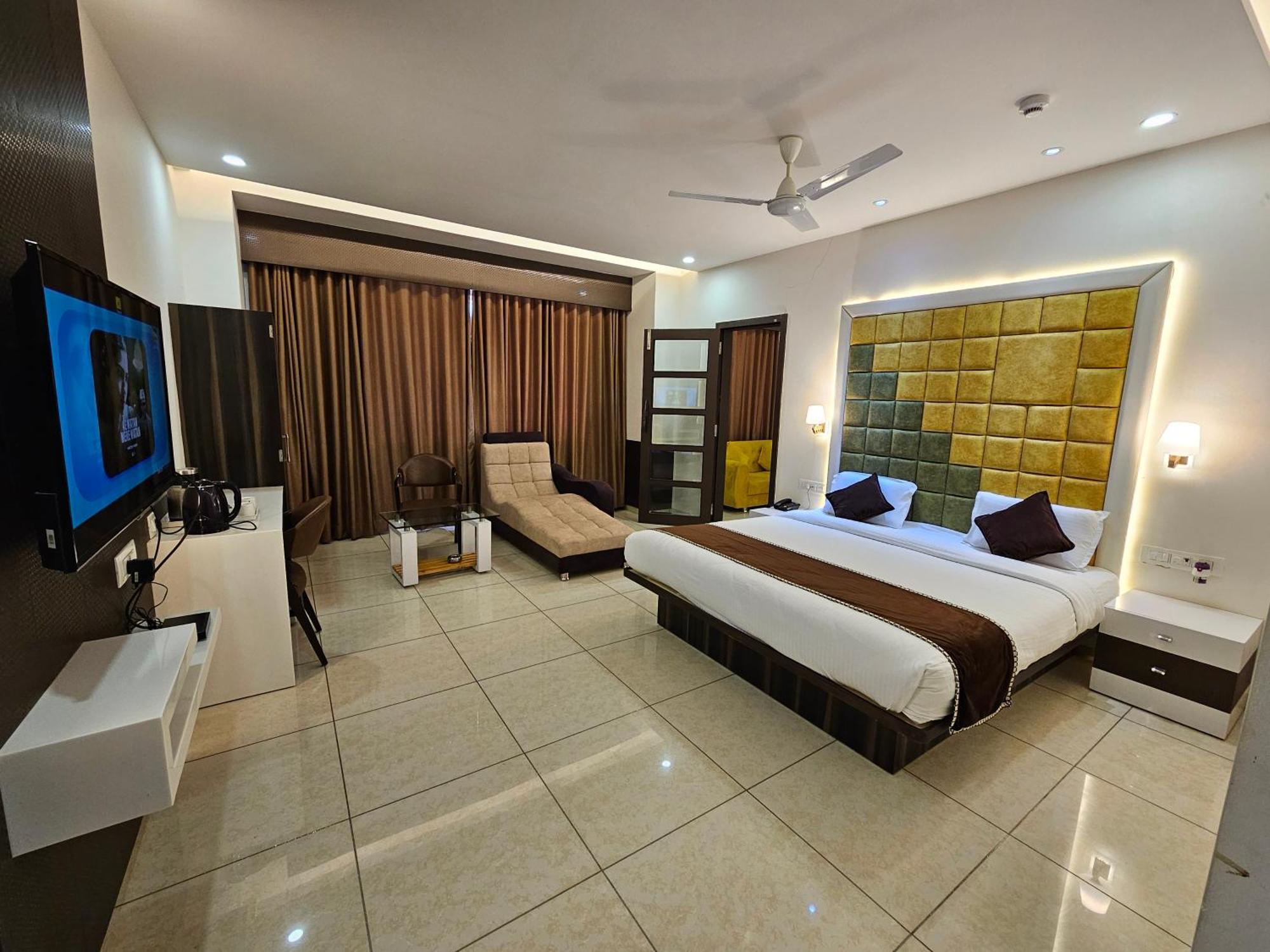 Hotel Grand Darshan فَدودارا المظهر الخارجي الصورة
