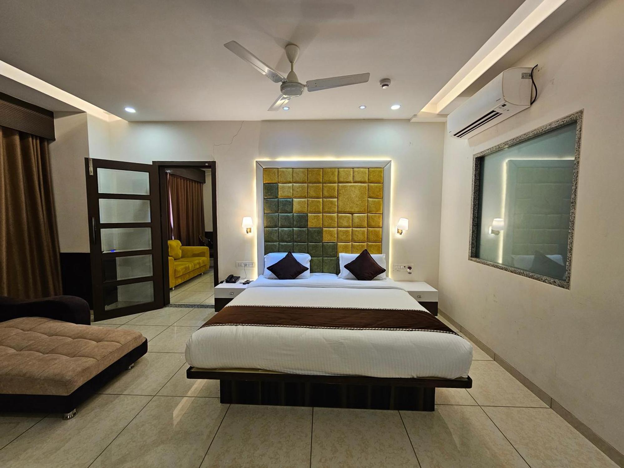 Hotel Grand Darshan فَدودارا المظهر الخارجي الصورة