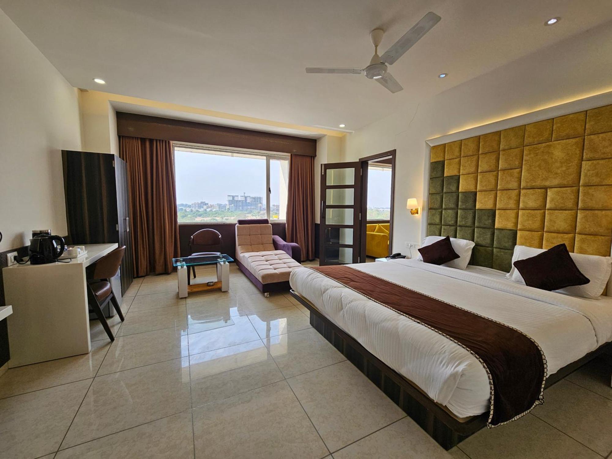Hotel Grand Darshan فَدودارا المظهر الخارجي الصورة