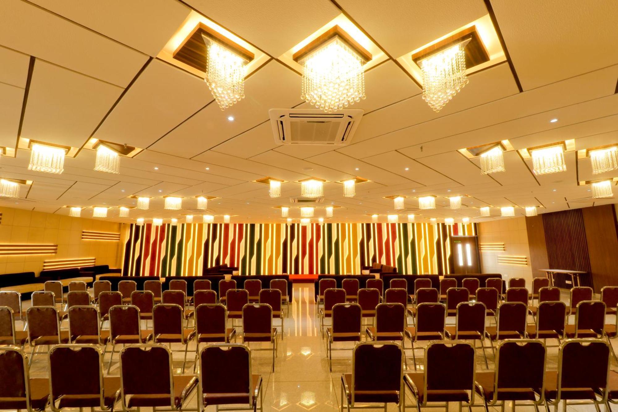 Hotel Grand Darshan فَدودارا المظهر الخارجي الصورة