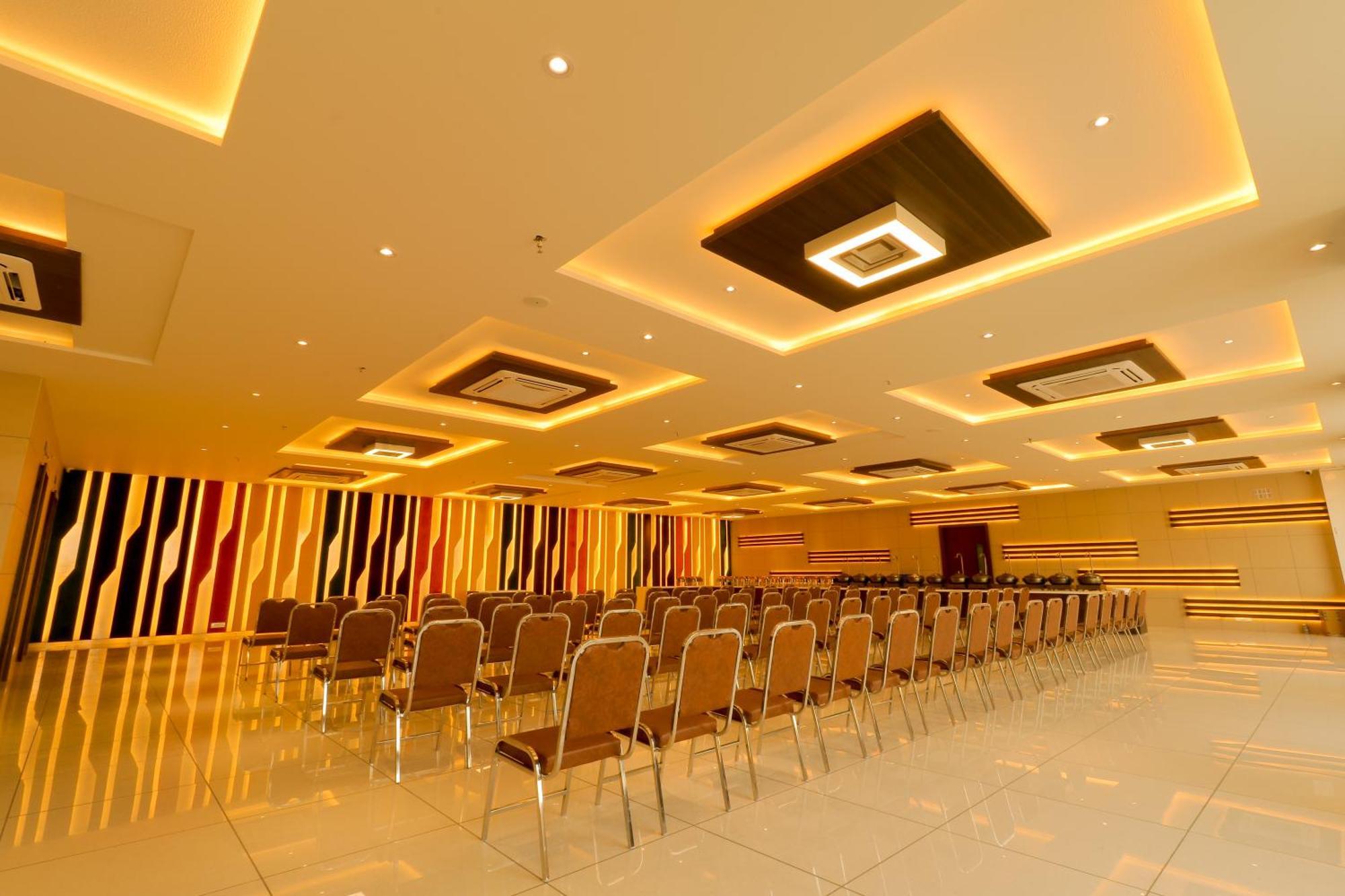 Hotel Grand Darshan فَدودارا المظهر الخارجي الصورة