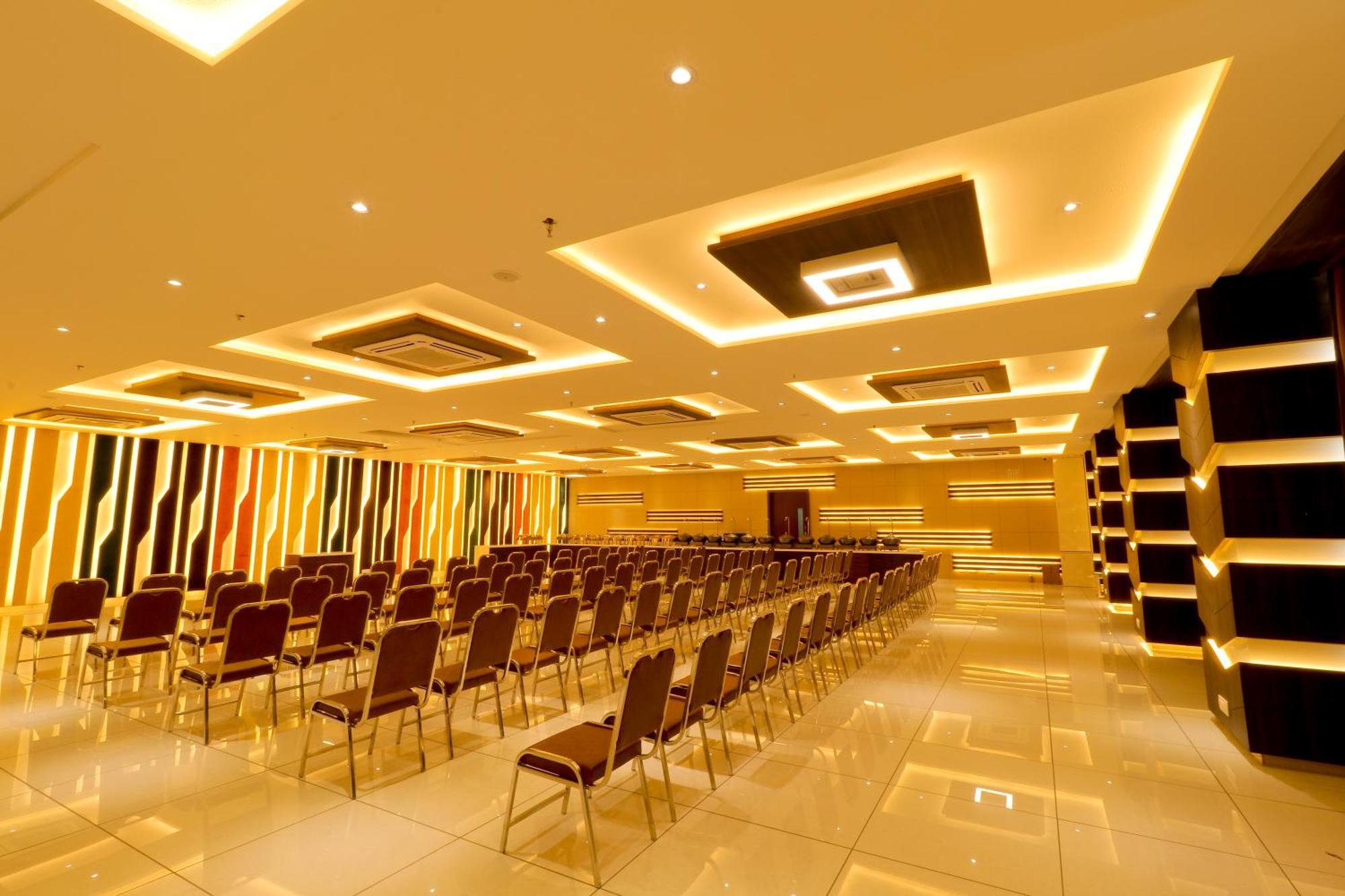 Hotel Grand Darshan فَدودارا المظهر الخارجي الصورة