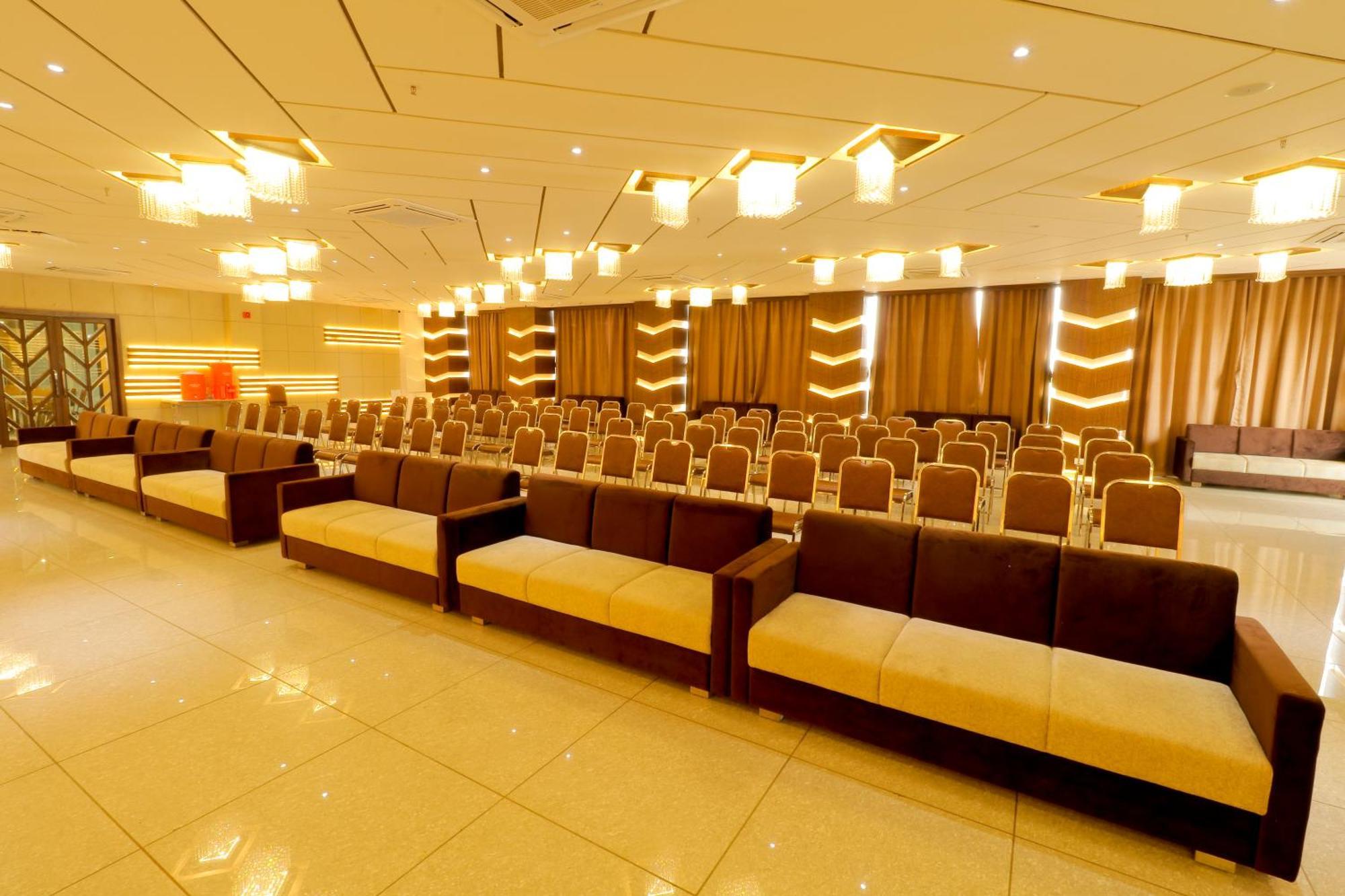Hotel Grand Darshan فَدودارا المظهر الخارجي الصورة