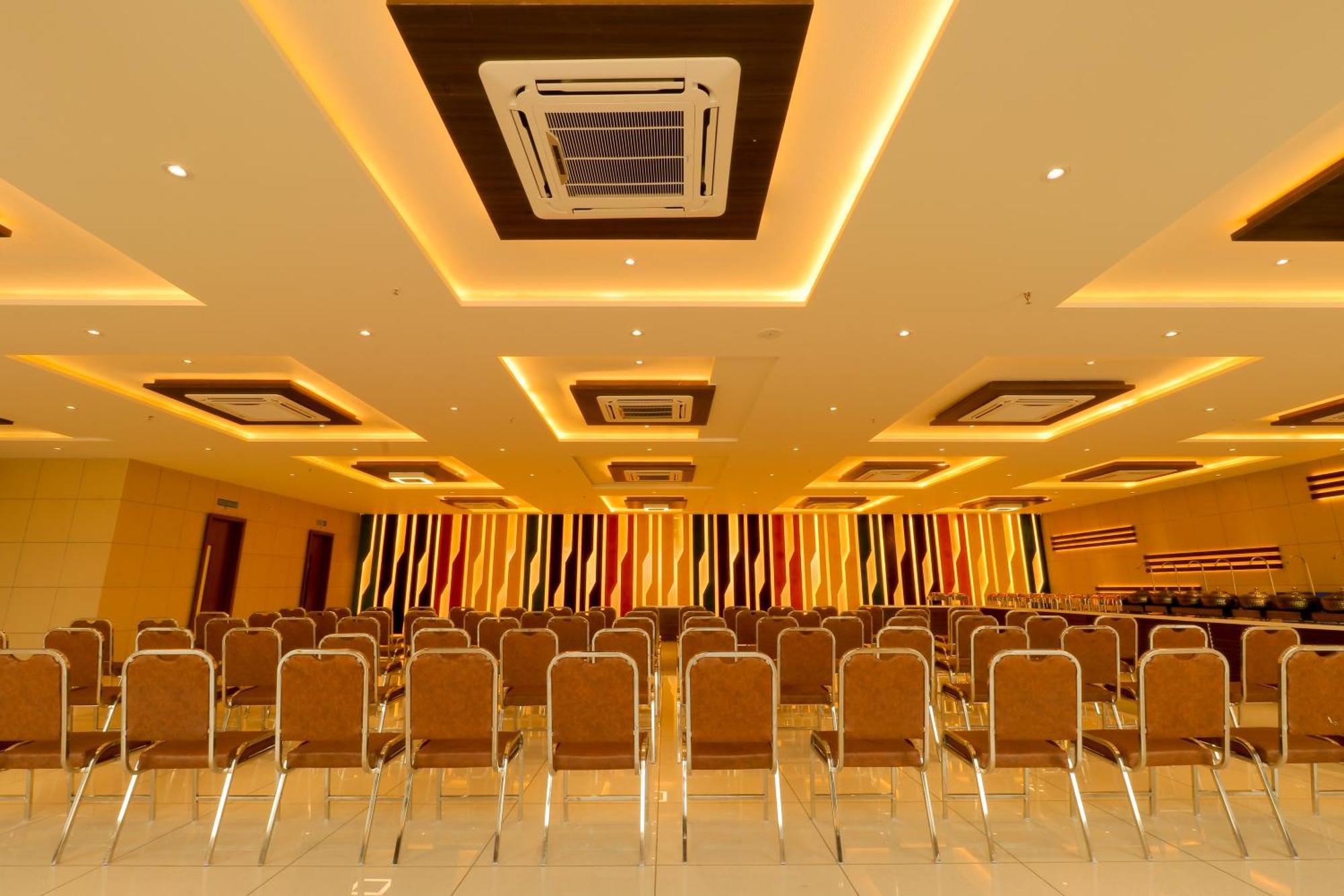 Hotel Grand Darshan فَدودارا المظهر الخارجي الصورة